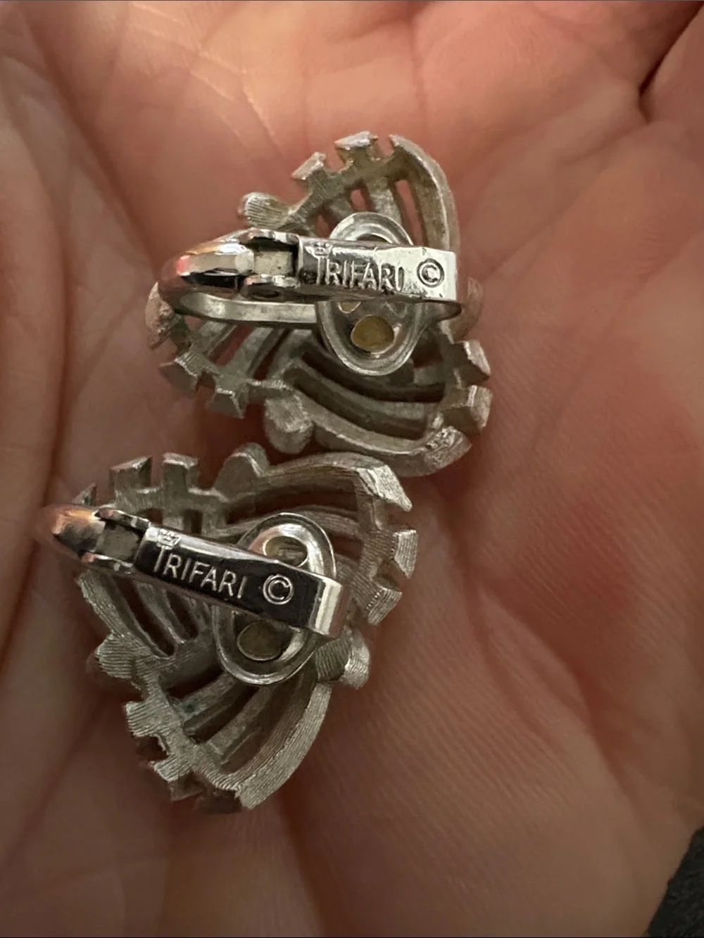 TRIFARI VINTAGE SILVER TEXTURED LEAF LINK 7.5